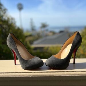 These were purchased in the wrong size. Too small. Never worn.